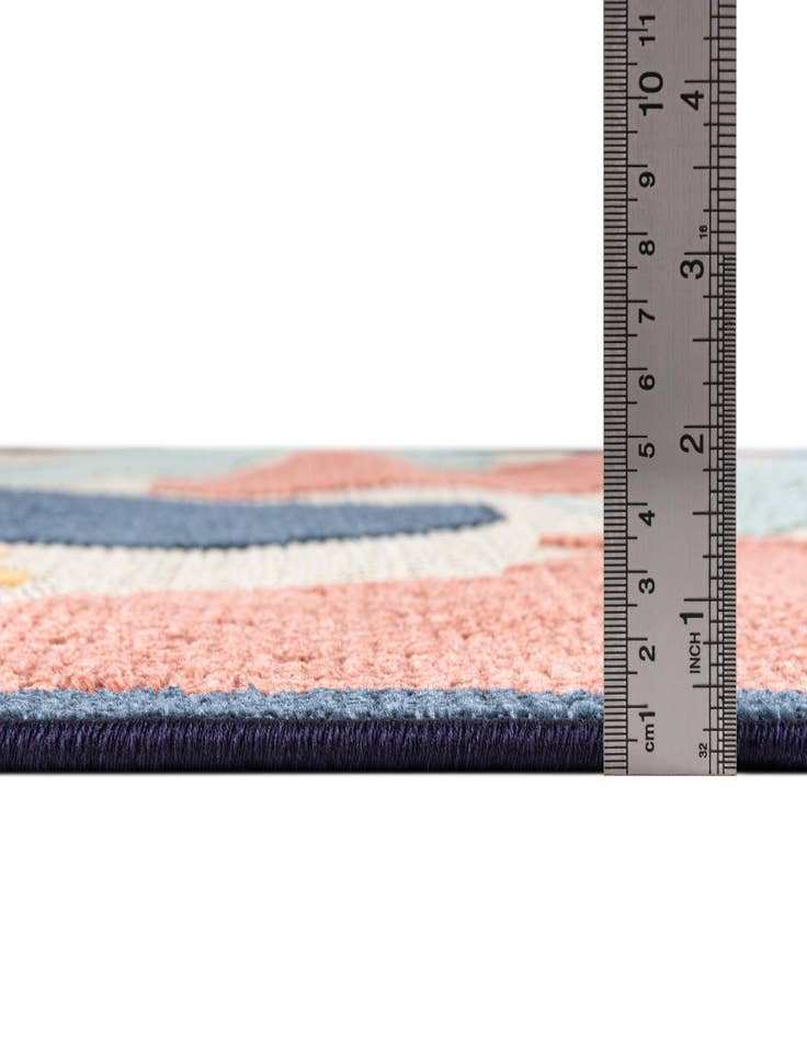 Detail image of 5' 3 x 5' 3  Washable Belize Indoor / Outdoor Round Rug
