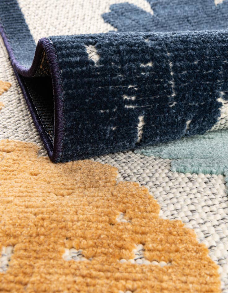 Detail image of 5' 3 x 5' 3  Washable Belize Indoor / Outdoor Round Rug