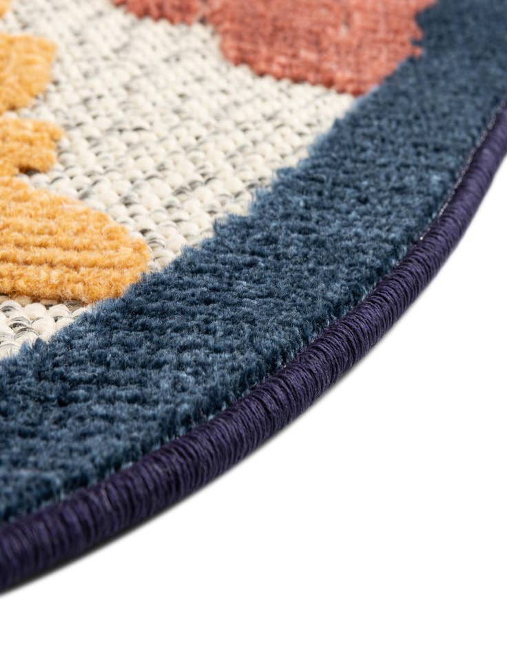 Detail image of 5' 3 x 5' 3  Washable Belize Indoor / Outdoor Round Rug