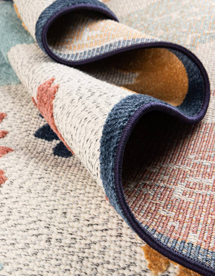 Detail image of 5' 3 x 5' 3  Washable Belize Indoor / Outdoor Round Rug