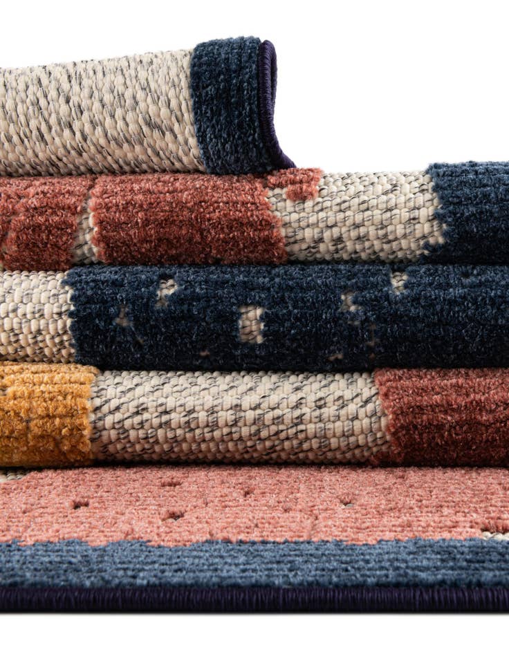 Detail image of 5' 3 x 5' 3  Washable Belize Indoor / Outdoor Round Rug