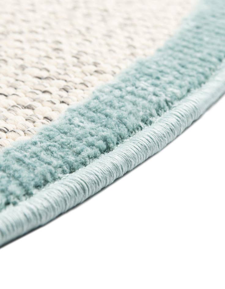 Detail image of 3' 3 x 3' 3 Easy-Clean Belize Indoor / Outdoor Round Rug