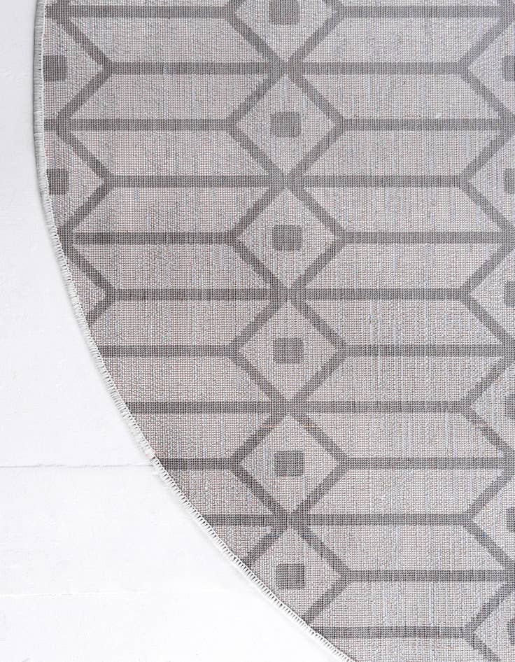 Detail image of 7' x 7' Lattice Trellis Round Rug