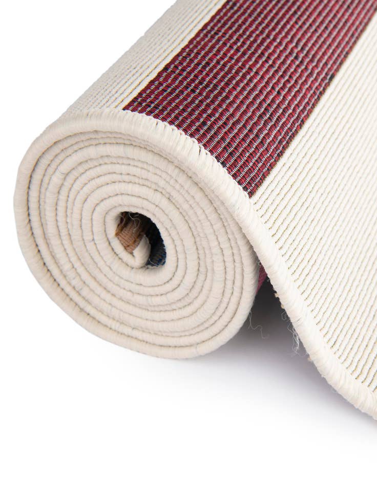Detail image of 7' 10 x 7' 10 Easy-Clean Ribbon Indoor / Outdoor Round Rug