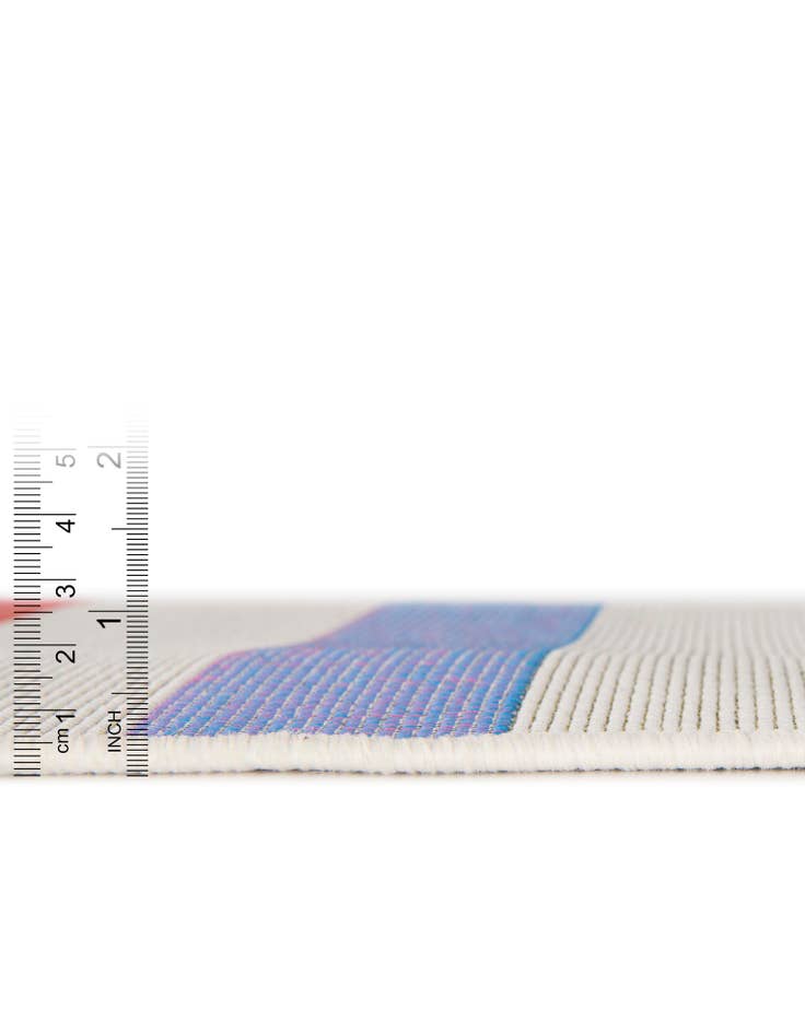 Detail image of 7' 10 x 7' 10 Easy-Clean Striped Indoor / Outdoor Round Rug