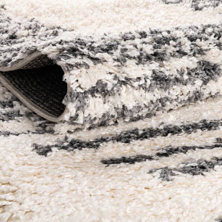 Detail image of 3' 3 x 3' 3 Serenity Shag Round Rug