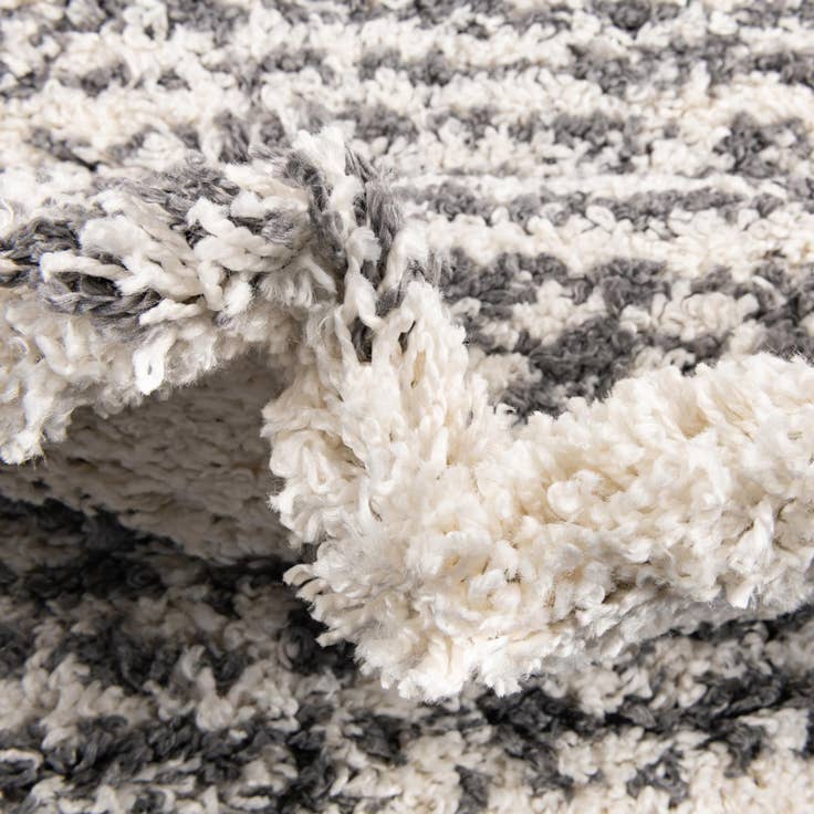 Detail image of 3' 3 x 3' 3 Serenity Shag Round Rug