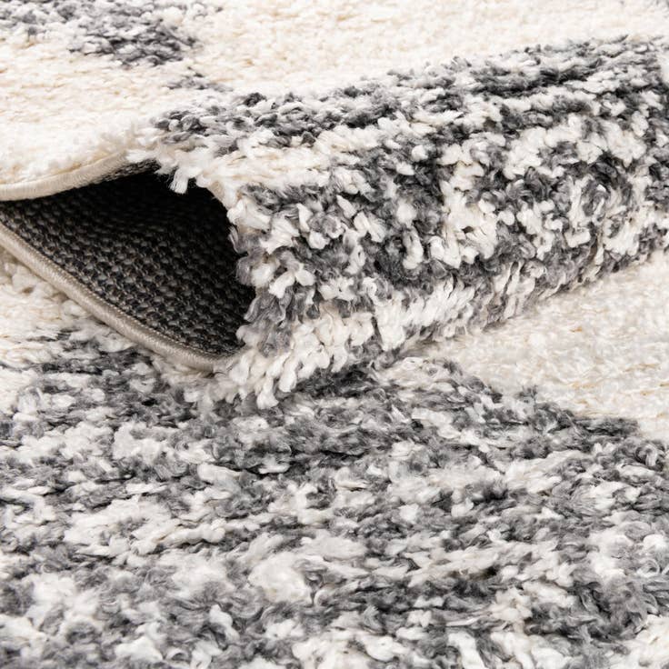 Detail image of 5' 3 x 5' 3 Serenity Shag Round Rug