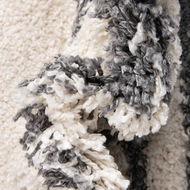 Detail image of 5' 3 x 5' 3 Serenity Shag Round Rug