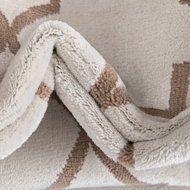 Detail image of Jill Zarin 3' 3 x 3' 3 Uptown Lincoln Center Round Rug