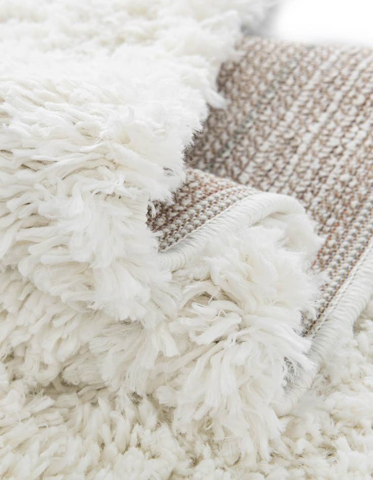 Detail image of 2' x 2' Zermatt Shag Round Rug