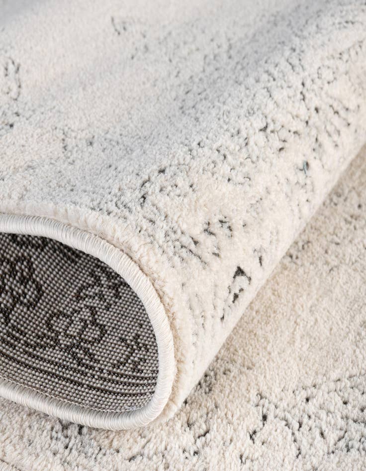 Detail image of 2' 7 x 10' Isabella Runner Rug