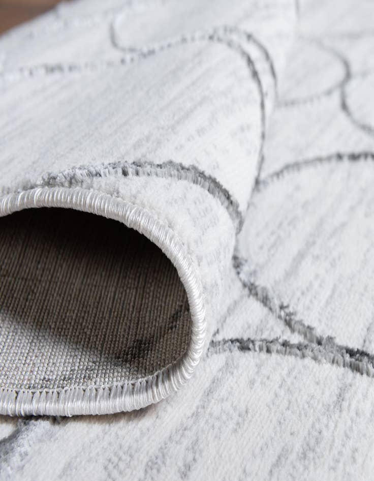 Detail image of 2' 7 x 13' Lattice Trellis Runner Rug