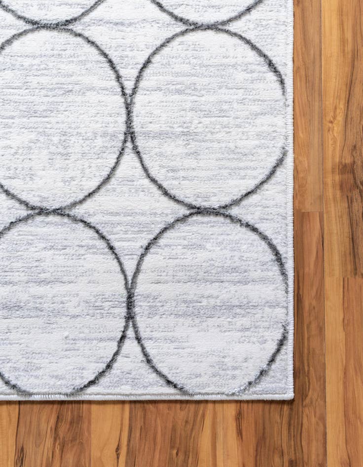 Detail image of 2' 7 x 13' Lattice Trellis Runner Rug
