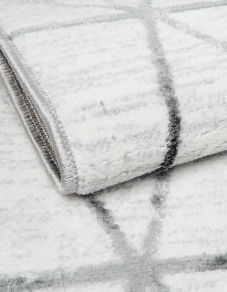 Detail image of 2' x 6' Lattice Trellis Runner Rug