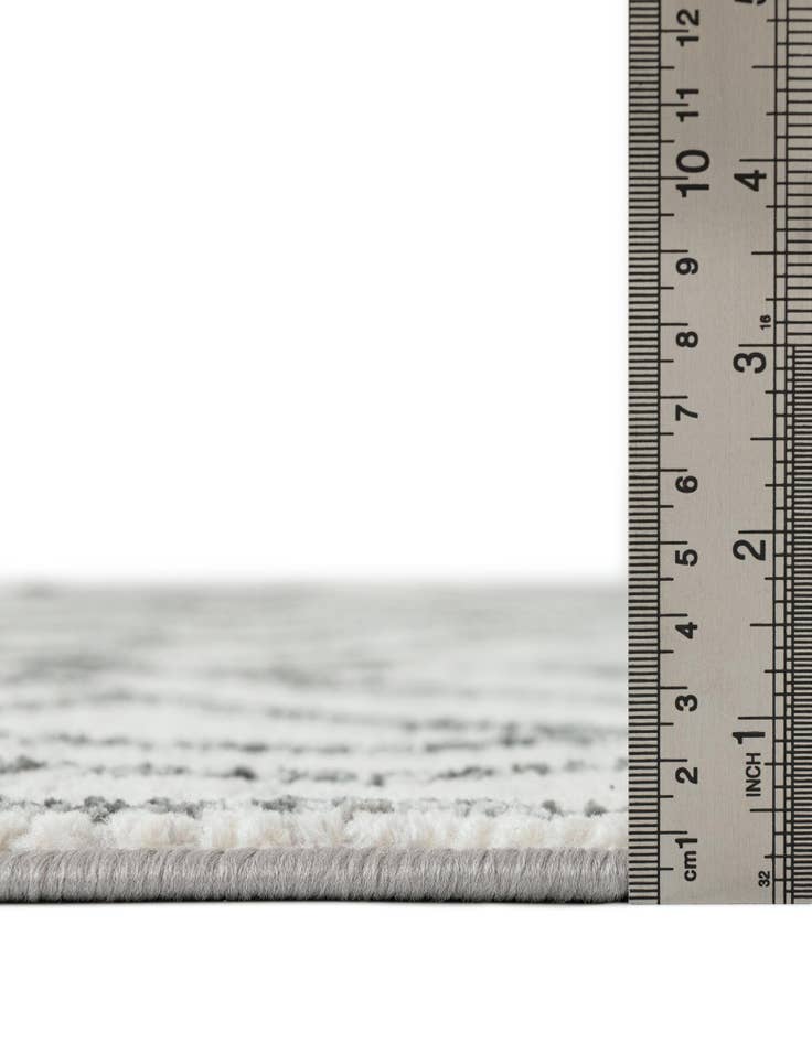 Detail image of 2' 7 x 13' Lattice Trellis Runner Rug