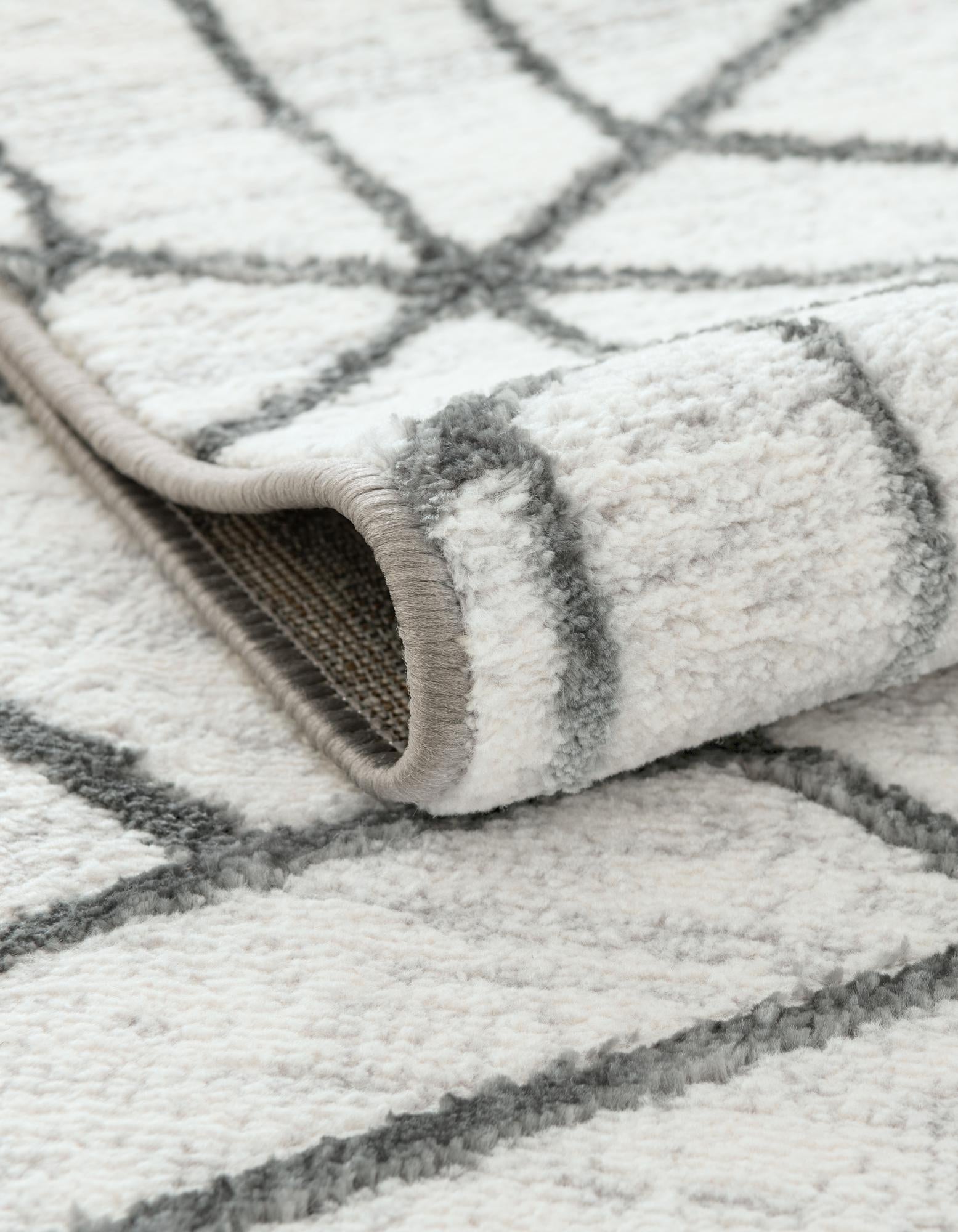 3' x 19' 8 Lattice Trellis Runner Rug