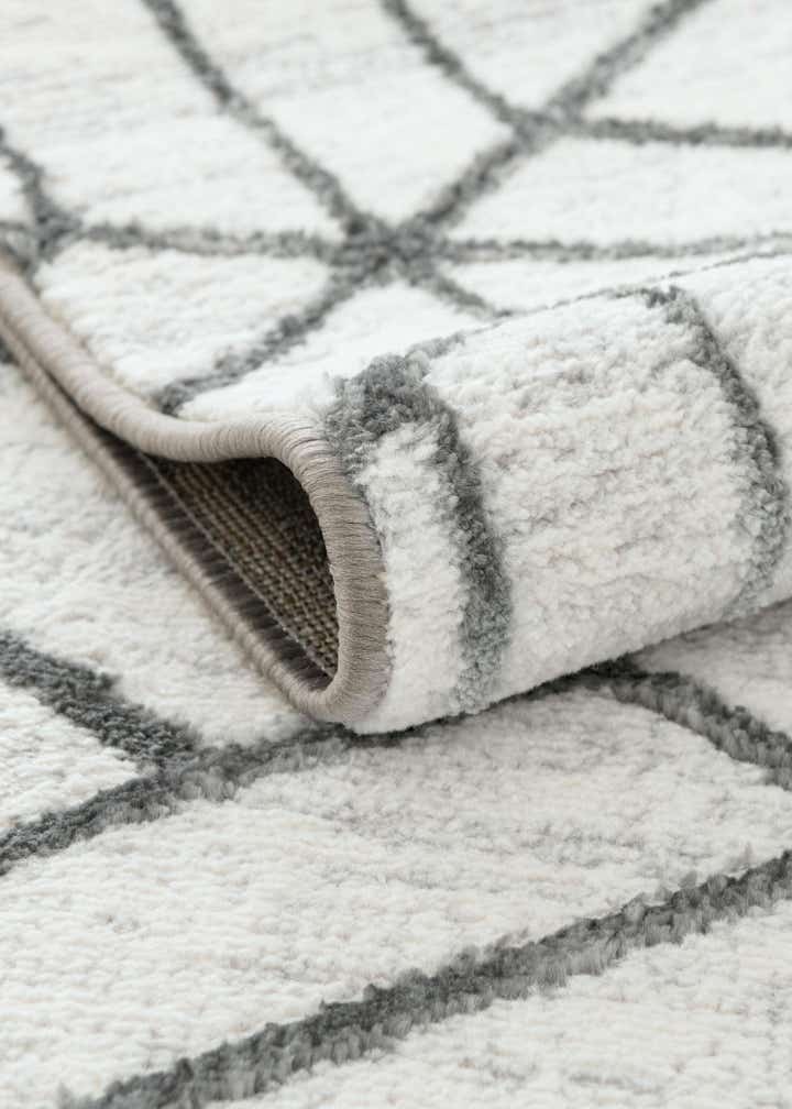 2' 7 x 13' Lattice Trellis Runner Rug
