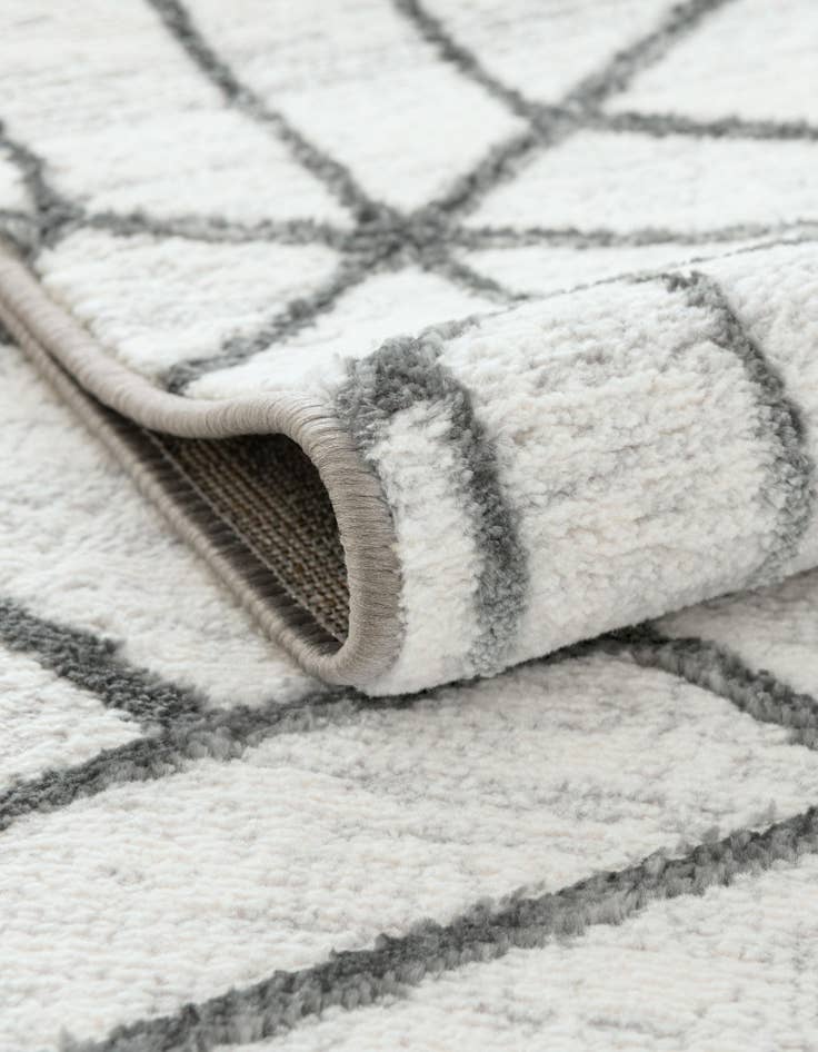 Detail image of 2' 7 x 13' Lattice Trellis Runner Rug