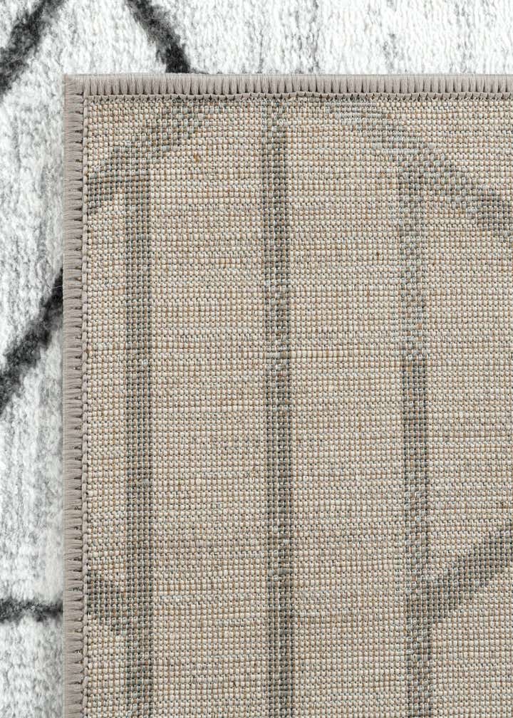 2' 7 x 13' Lattice Trellis Runner Rug