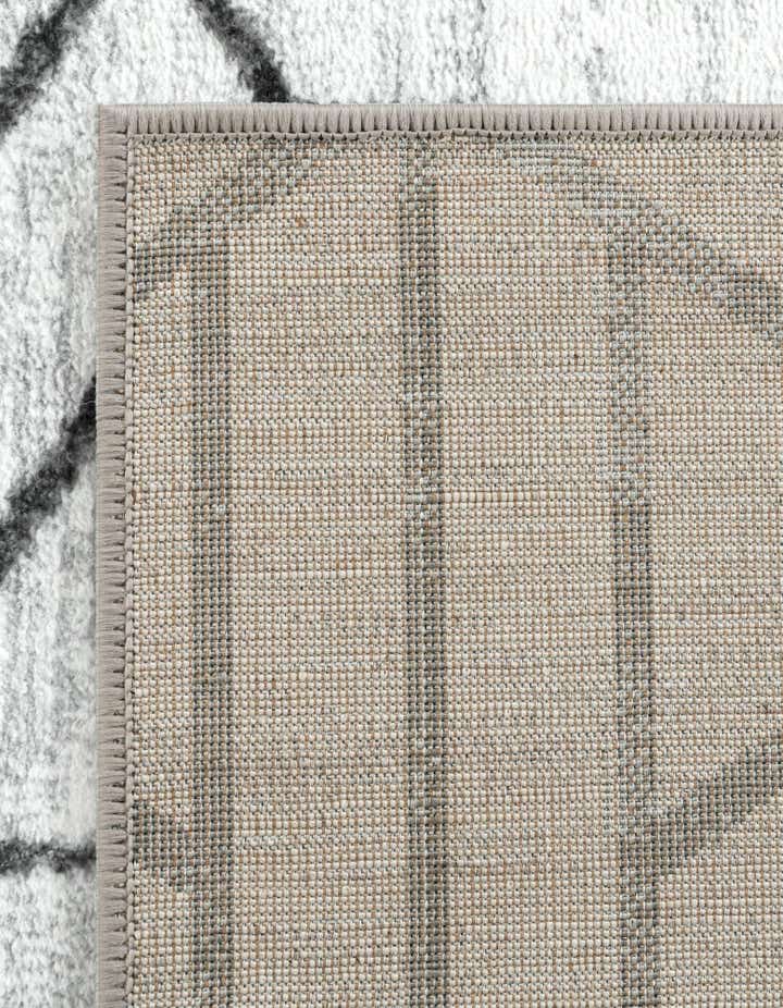 2' 7 x 13' Lattice Trellis Runner Rug