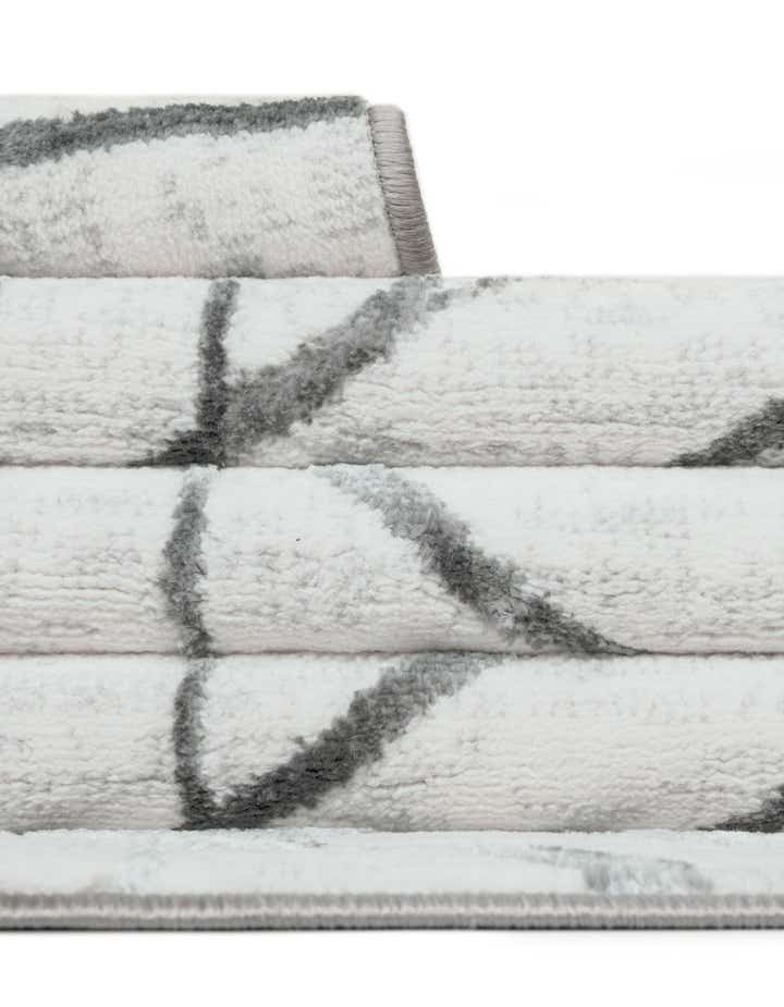 2' 7 x 13' Lattice Trellis Runner Rug