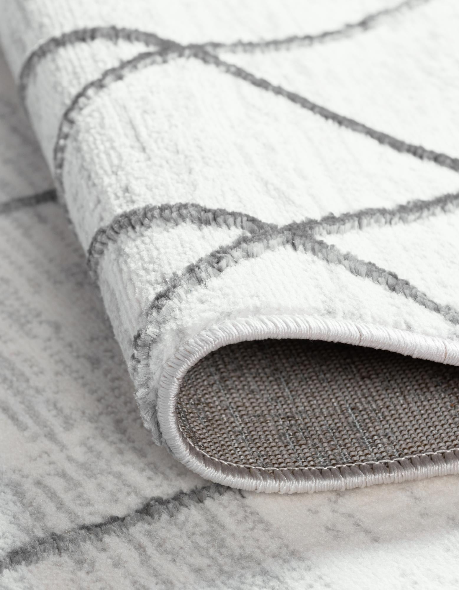 2' x 6' Lattice Trellis Runner Rug
