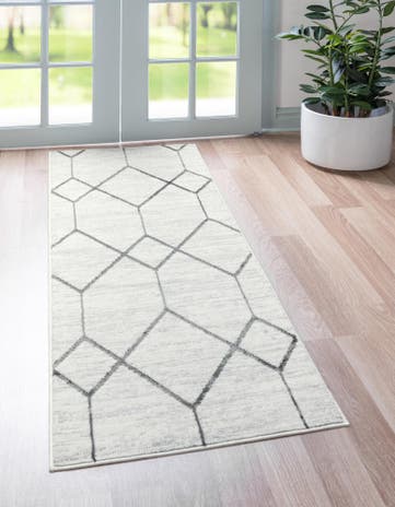 2' x 8' Lattice Trellis Runner Rug