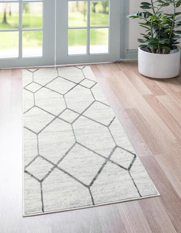2' x 8' Lattice Trellis Runner Rug