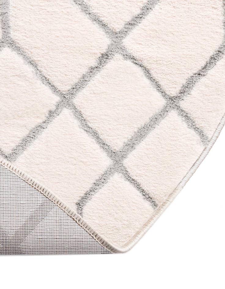 Detail image of 7' 10 x 10'  Marilyn Monroe&trade; Glam Trellis Oval Rug