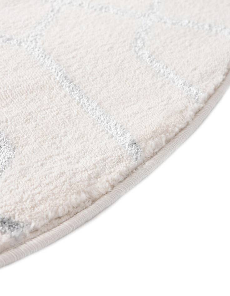 Detail image of 7' 10 x 10' Marilyn Monroe™ Glam Trellis Oval Rug