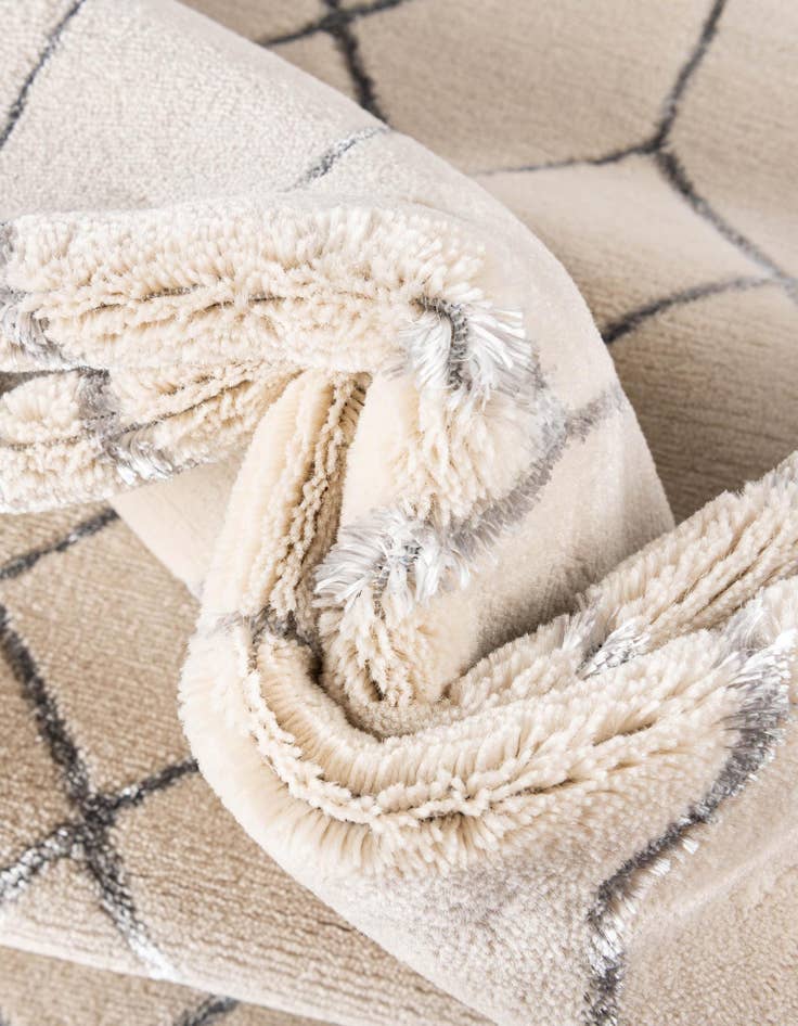 Detail image of 7' 10 x 10' Marilyn Monroe™ Glam Trellis Oval Rug