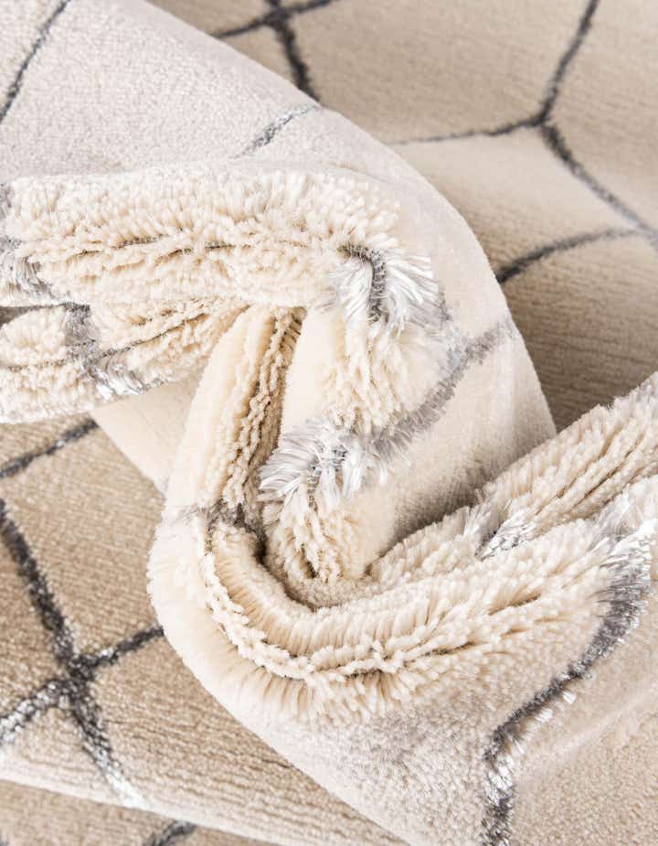 7' 10 x 10' Marilyn Monroe™ Glam Trellis Oval Rug