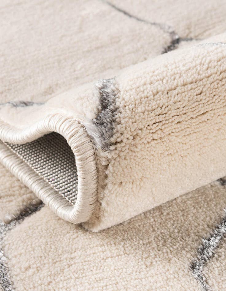 Detail image of 10' x 14'  Marilyn Monroe&trade; Glam Trellis Rug