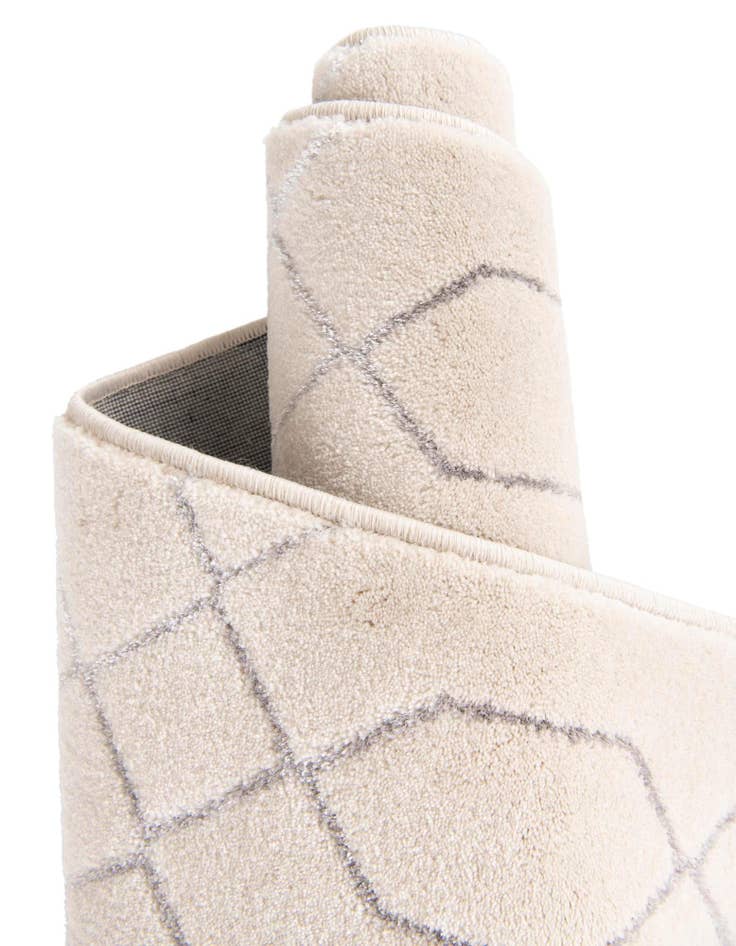 Detail image of 5' 3 x 8'  Marilyn Monroe&trade; Glam Trellis Rug