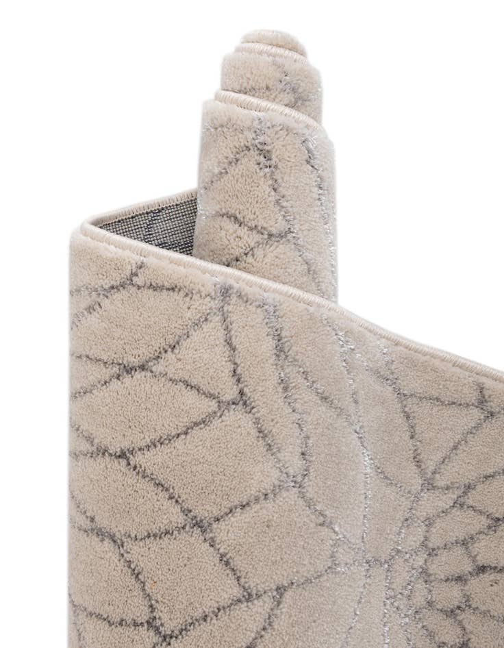 Detail image of 9' x 12' Marilyn Monroe™ Glam Dahlia Rug