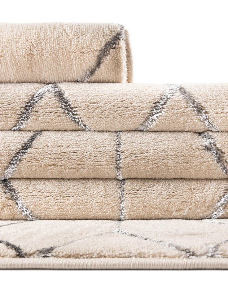 Detail image of 2' x 3' Marilyn Monroe™ Glam Trellis Rug