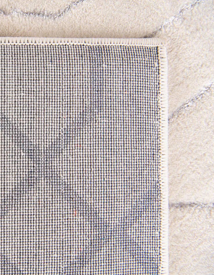Detail image of 5' 3 x 8'  Marilyn Monroe™ Glam Trellis Rug