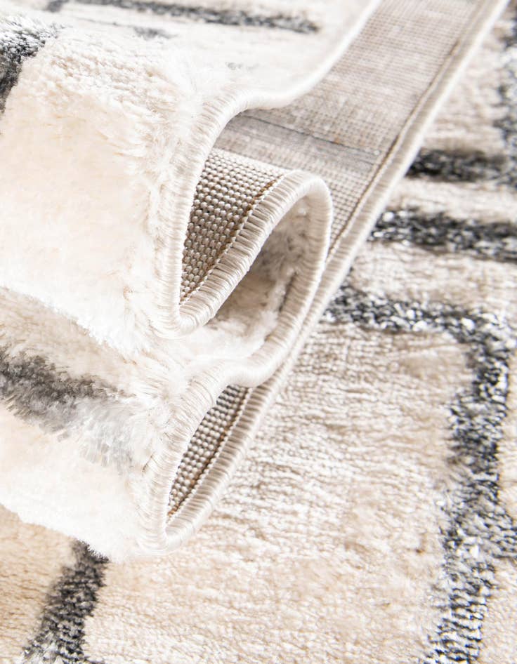 Detail image of 5' 3 x 5' 3  Marilyn Monroe&trade; Glam Deco Round Rug