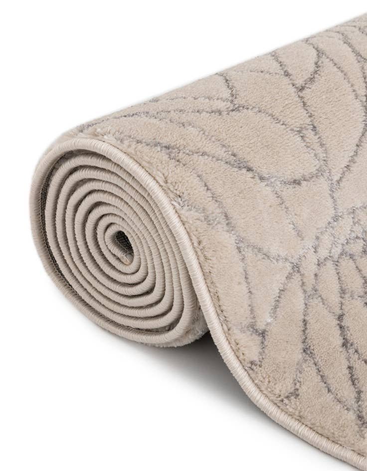 Detail image of 5' 3 x 5' 3  Marilyn Monroe&trade; Glam Dahlia Round Rug