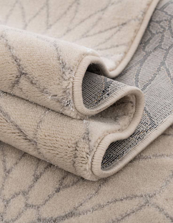 Detail image of 5' 3 x 5' 3  Marilyn Monroe&trade; Glam Dahlia Round Rug