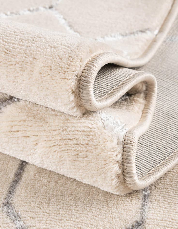 Detail image of 2' 7 x 12'  Marilyn Monroe&trade; Glam Trellis Runner Rug