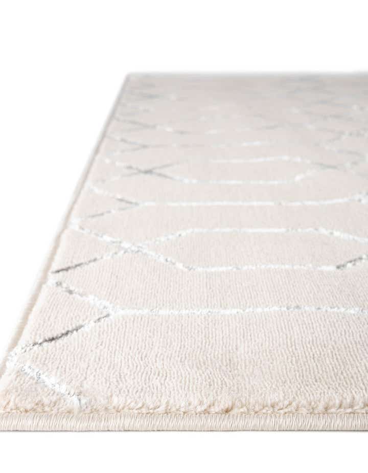 7' 10 x 7' 10 Marilyn Monroe™ Glam Trellis Square Rug