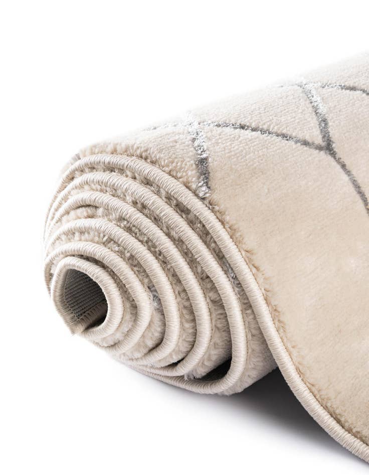 Detail image of 7' 10 x 7' 10 Marilyn Monroe™ Glam Trellis Square Rug