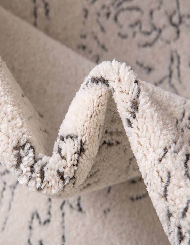 Detail image of 5' x 5' Isabella Square Rug