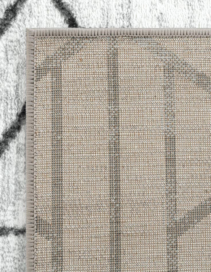 Detail image of 7' 10 x 7' 10 Lattice Trellis Square Rug