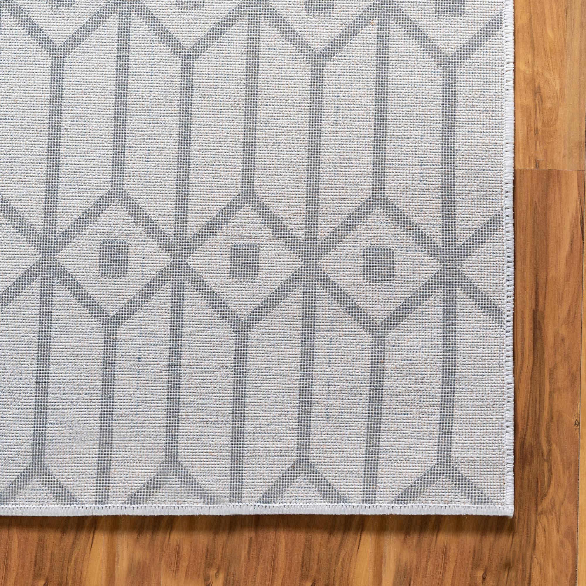 5' 3 x 5' 3 Lattice Trellis Square Rug