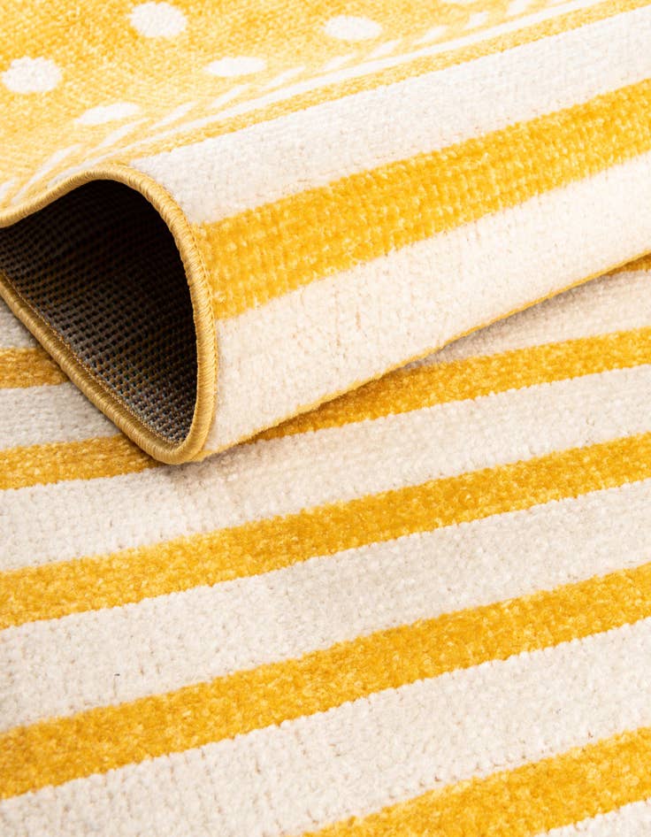 Detail image of 5' 3 x 7' 7  Washable  Indoor / Outdoor Rug