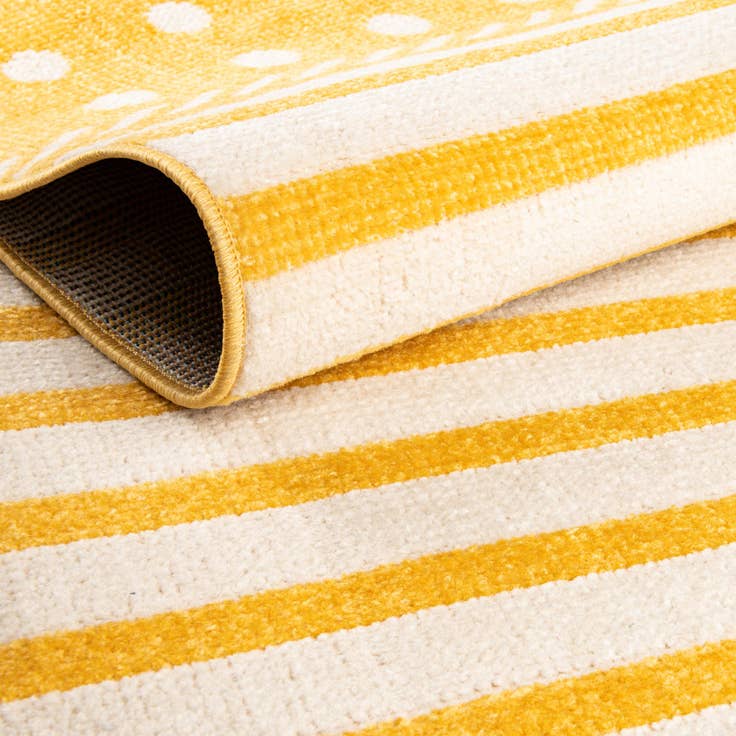 Detail image of 5' 3 x 7' 7 Easy-Clean Indoor / Outdoor Rug