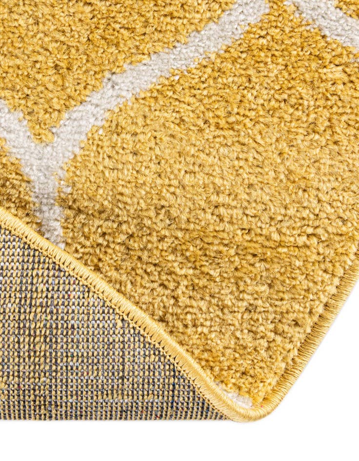 Detail image of 4' x 6' Lattice Frieze Oval Rug